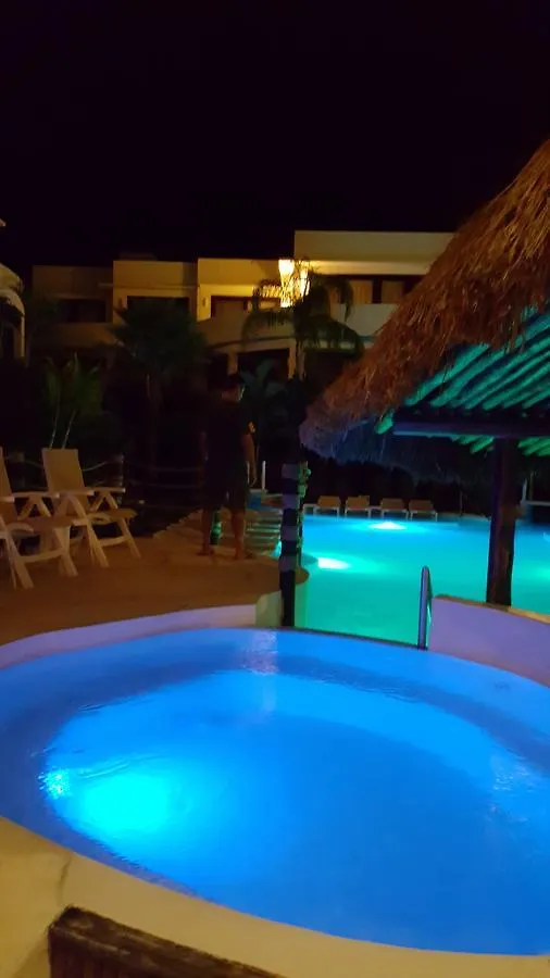 تولوم Mak Nuk Village - Clothing Optional